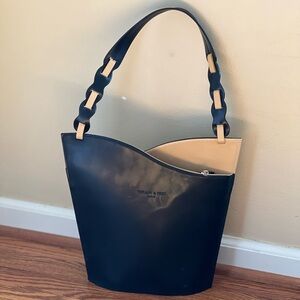 ◾️TIFFANY & FRED: Women’s black & tan, all leather shoulder purse w/zipper◾️